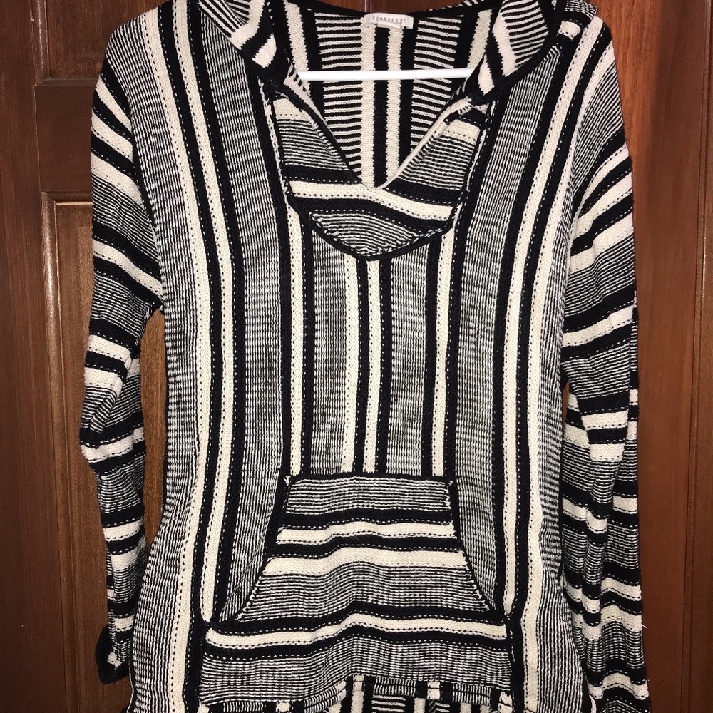 Forever 21 "drug rug" style hooded pullover